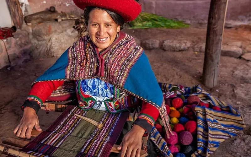 Tejedora andina trabajando | TreXperience