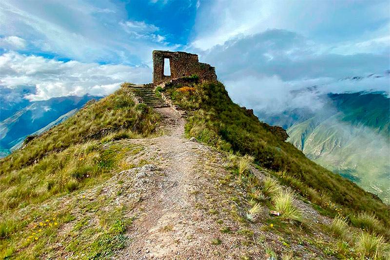 Luxury Sun Gate in Ollantaytambo trek | TreXperience