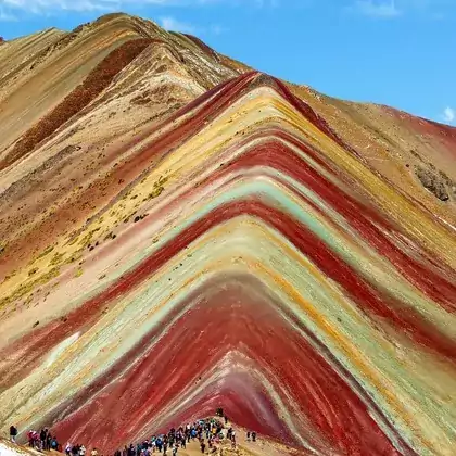Montaña Arco Iris y Valle Rojo