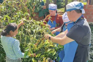 Coffee lesson on the Salkantay Trek | Trexperience