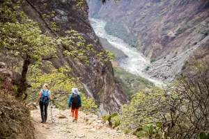Hikers and the Apurimac river in Choquequirao trek | Trexperience