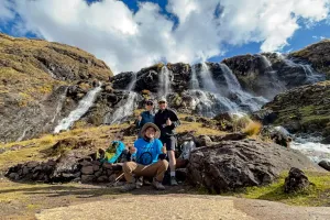 Catarata Kiswarani en la Caminata Lares | Trexperience