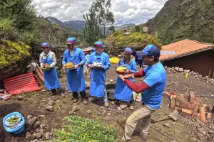 Pachamanca en la Caminata Lares a Machu Picchu | Trexperience