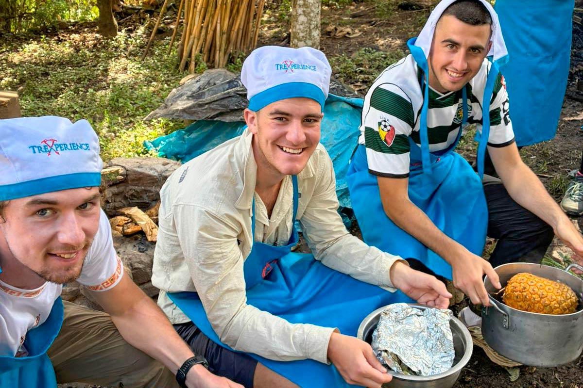 Pachamanca en la Caminata Salkantay de Lujo a Machu Picchu 4 días | TreXperience