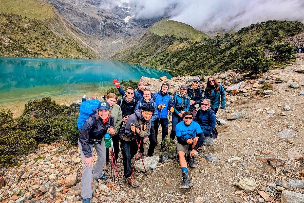 Group of tourists with the Humantay lake as background | TreXperience