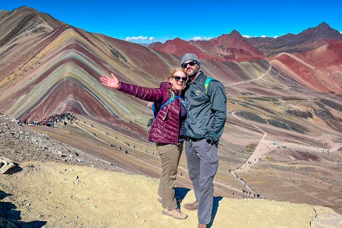 Couple of tourists in front of Vinicunca Rainbow Mountain | TreXperience