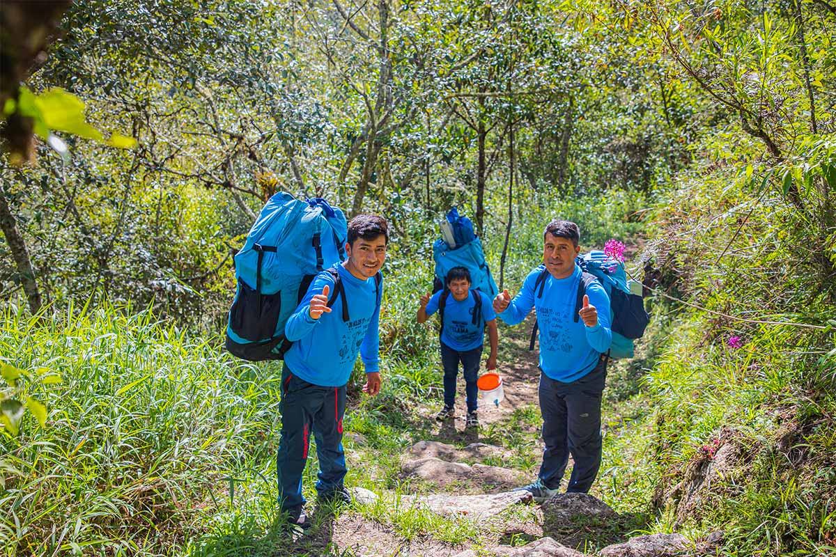 Happy porters in the Inca Trail 4 days | TreXperience