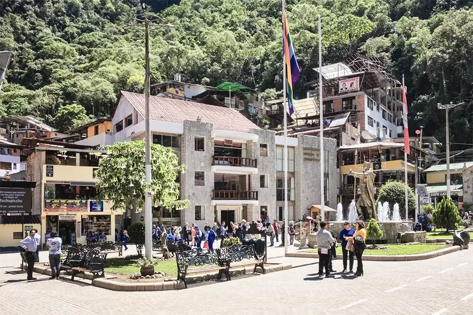 Take a walk by the Aguas Calientes town | TreXperience