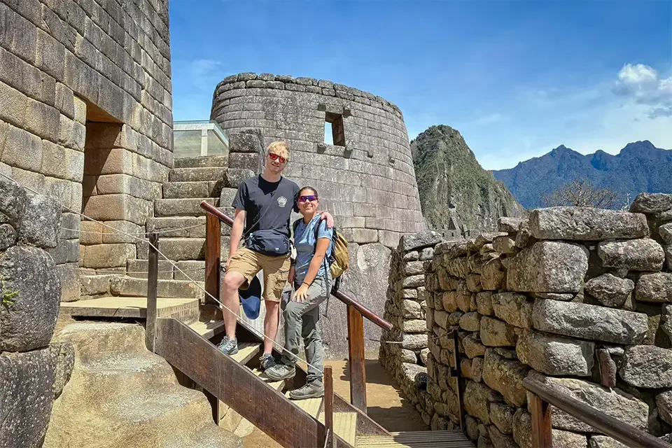 Pareja visitando Machu Picchu en un tour de lujo | TreXperience