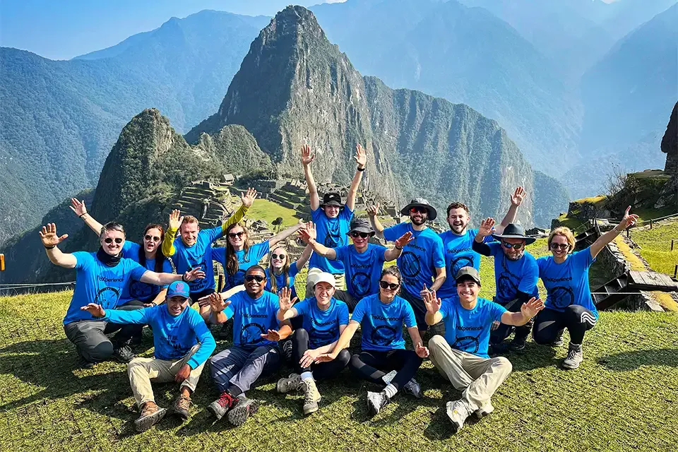 Grupo de TreXperience frente a la ciudadela de Machu Picchu