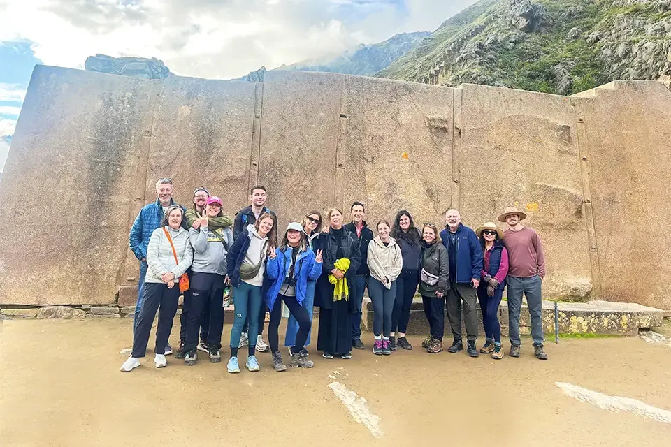 Grupo de TreXperience en el Templo del Sol de Ollantaytambo