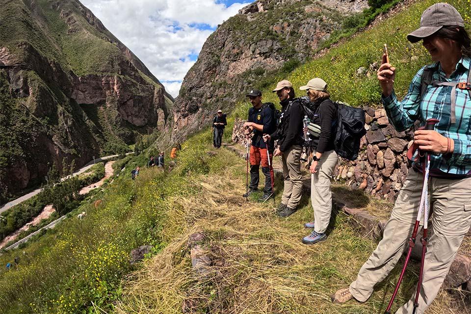 turistas descansando cachicata trek | TreXperience