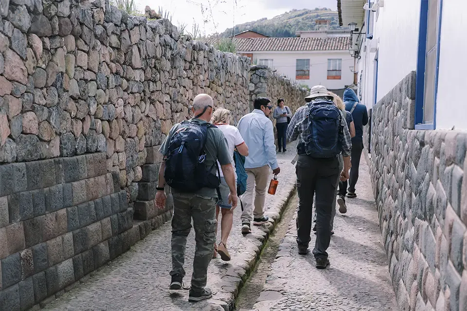 inca trail and rainbow mountain city tour streets