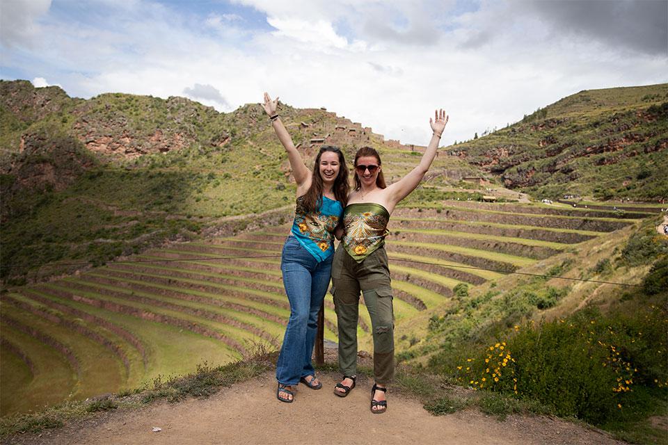 Turistas en el sitio arqueologico de Pisac Tour al Valle Sagrado