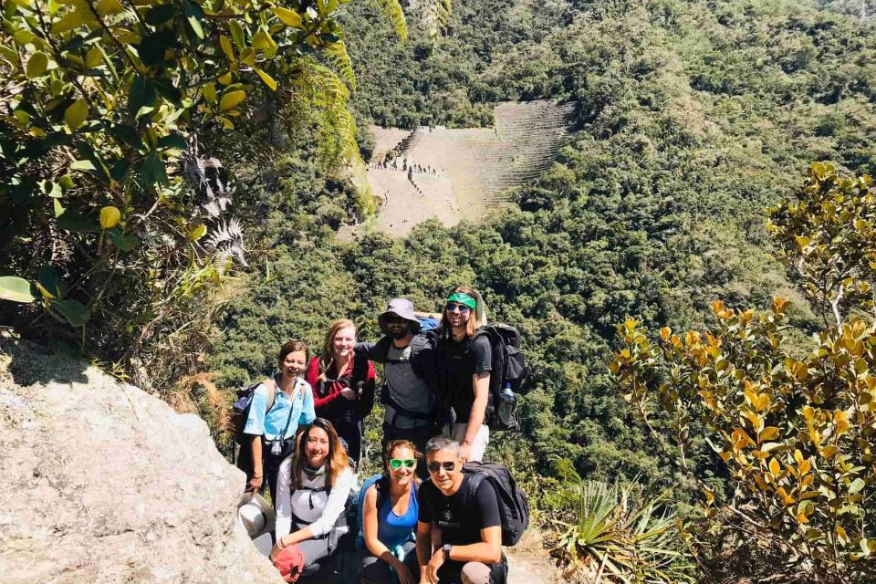 Visitantes parando para la foto - Camino Inca 2 dias a Machu Picchu