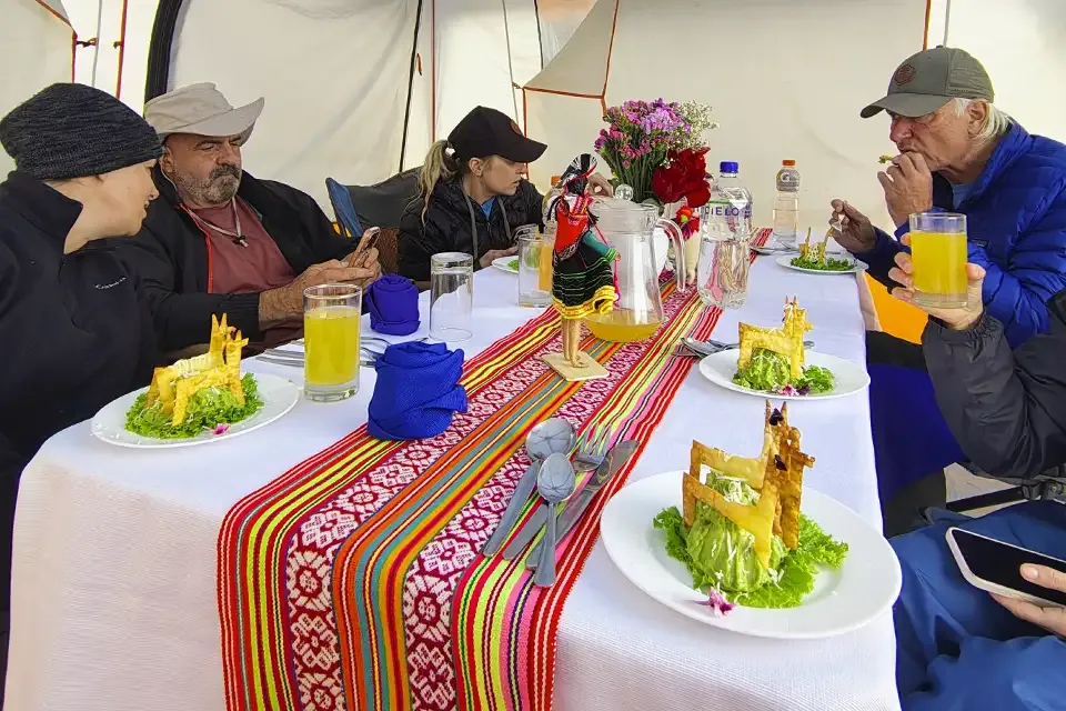 Lunch in the Luxury Inca Trail 4 days | TreXperience