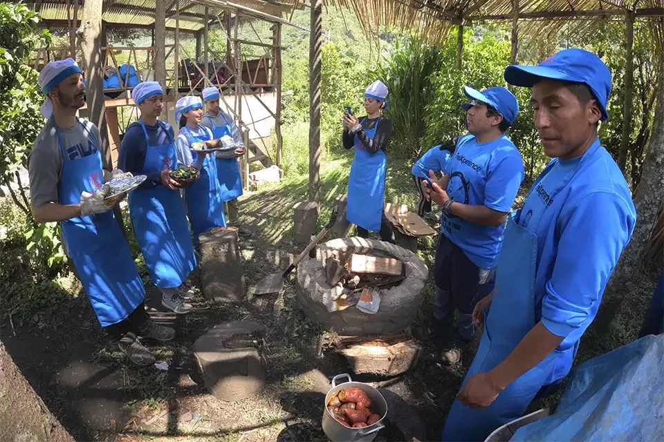 Cocinando la Pachamanca in the Salkantay tour 5 dias | TreXperience