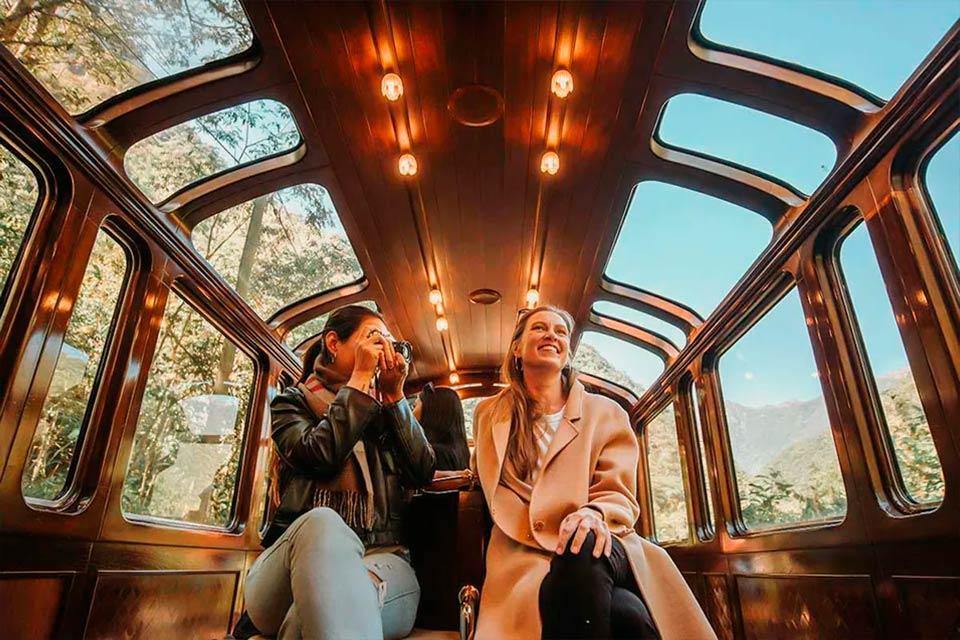 Coche observatorio en el tren Vistadome a Machu Picchu | TreXperience