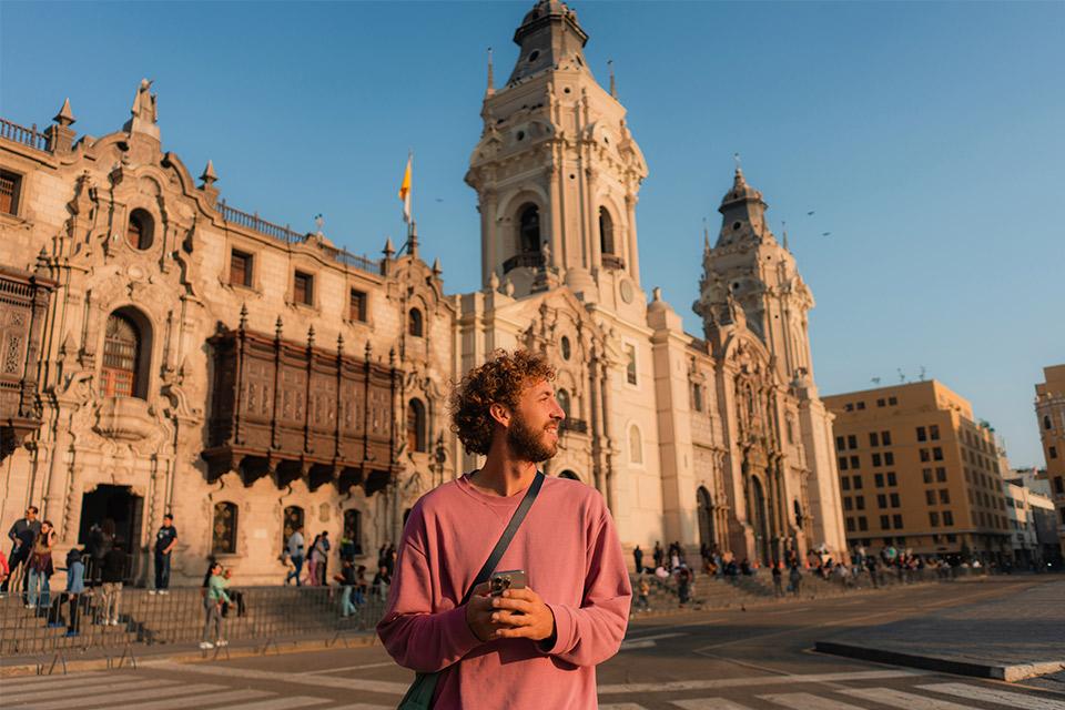 Plaza de Armas de Lima en el tour en Peru Camino Inca corto 12 dias