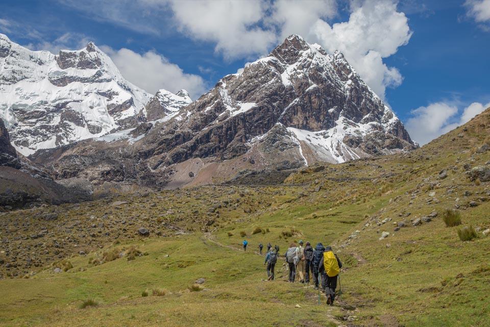 vistas de las cumbres nevadas del Apu Ausangate | TreXperience