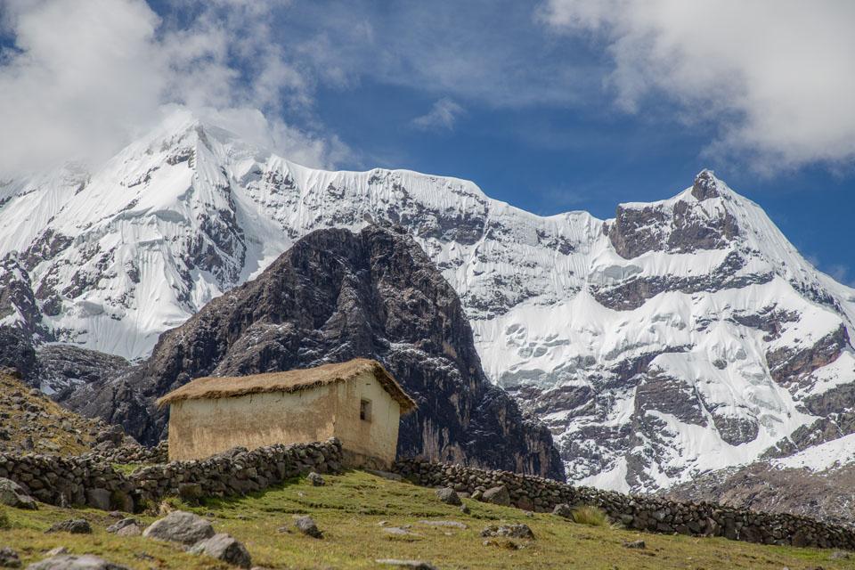 Vista del Nevado de Ausangate durante el día | TreXperience