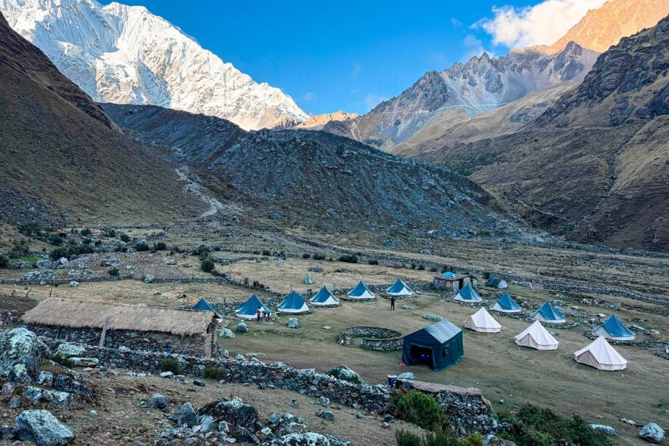 Toma aerea del campamento glamping Salkantay | TreXperience