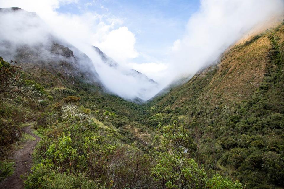 vistas del Valle interandino bajando desde Salkantay hacia el Camino Inca | TreXperience