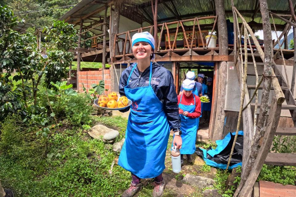 Preparando Pachamanca durante el tour de lujo de 4 días a Salkantay | TreXperience