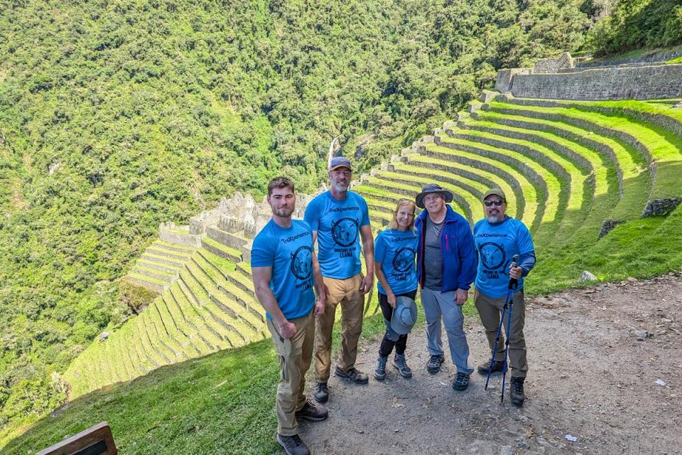 Caminantes en el sitio arqueológico de Winay Wayna | TreXperience