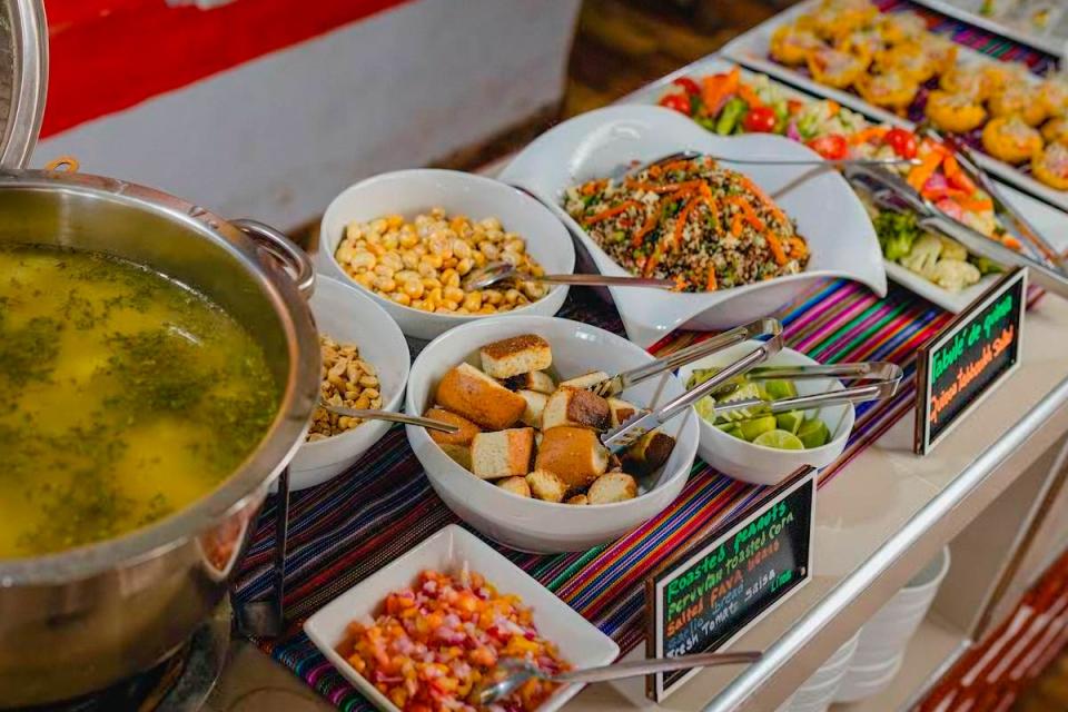 Desayuno y Almuerzo en restaurante local | TreXperience