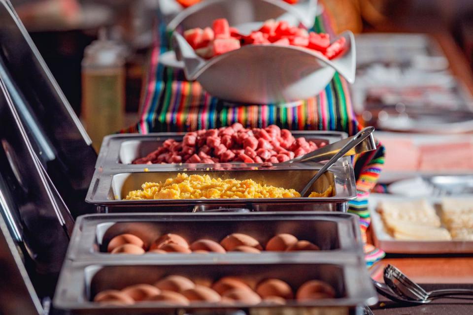 Desayuno y almuerzo en restaurante local | TreXperience