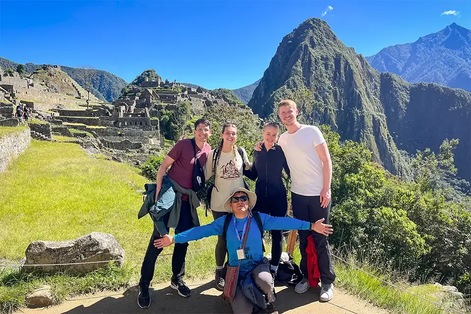 Guía turístico privado de TreXperience para el tour de lujo en Machu Picchu