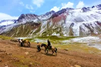 Sendero en el trek Ausangate 