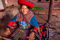 Chinchero woman weaving on a traditional loom with colorful wool (Maras, Moray & Chinchero half-day tour) | TreXperience