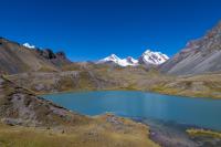 Paisajes andinos con lagunas y montañas nevadas en Ausangate | TreXperience