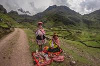 Local girls during the route of Lares tour 2 days | TreXperience