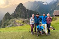 Viajeros en la ciudadela inca de Machu Picchu | TreXperience