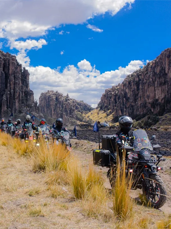 Viaje en motocicleta al cañon de Suyckutambo Espinar viaje en motocicleta a suykutambo | Trexperience