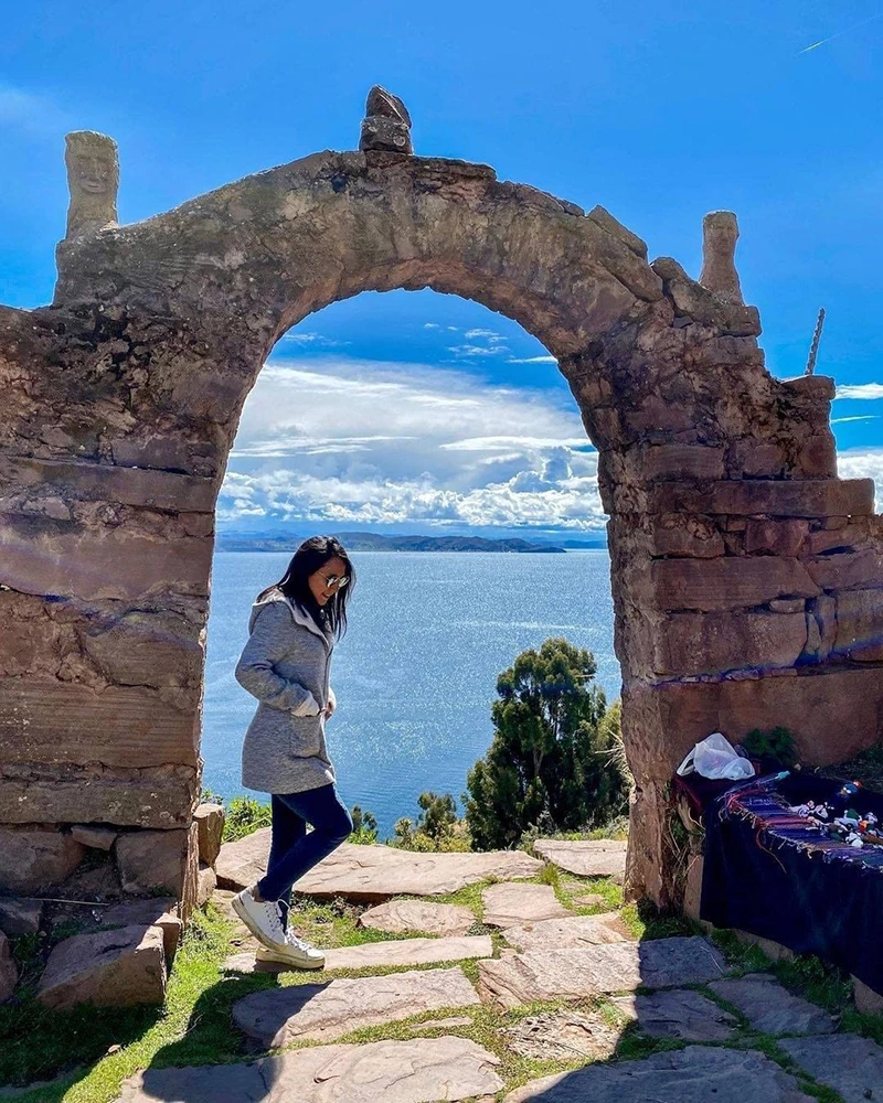 A woman on the Taquile Island in Puno | TreXPerience