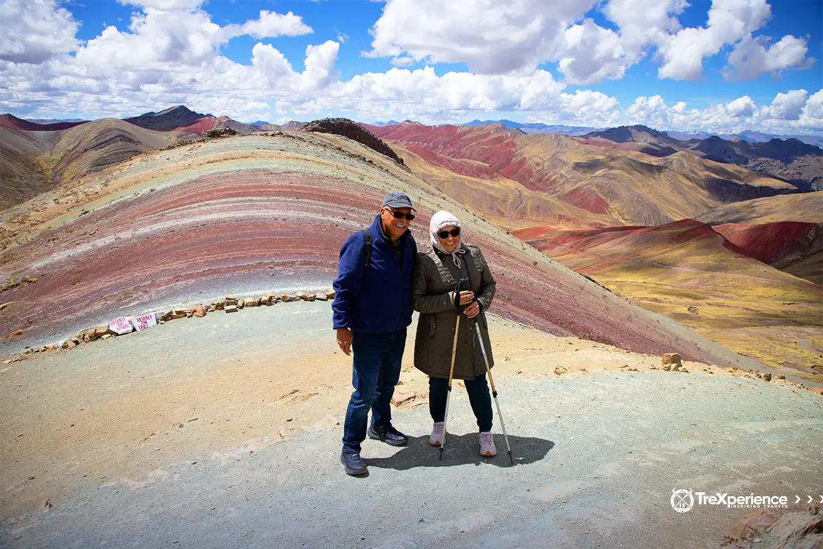 Pareja de adultos en la montaña de Palcoyo | TreXperience Pareja de adultos en la montaña de Palcoyo | TreXperience