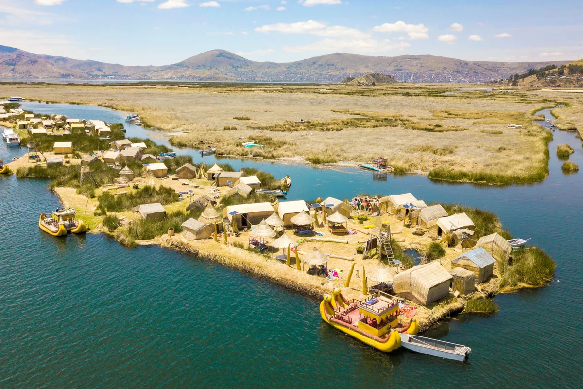 Tour to the floating islands of Lake Titicaca Floating islands of Lake Titicaca | TreXperience