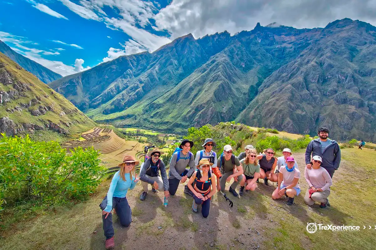 Tourist group in the Inca Trail Tourist group in the Inca Trail | TreXperience