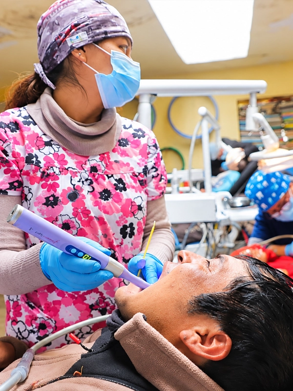Tratamiento dental a los Porteadores de TreXperience en Patacancha Tratamiento dental a los Porteadores de TreXperience en Patacancha | TreXperience