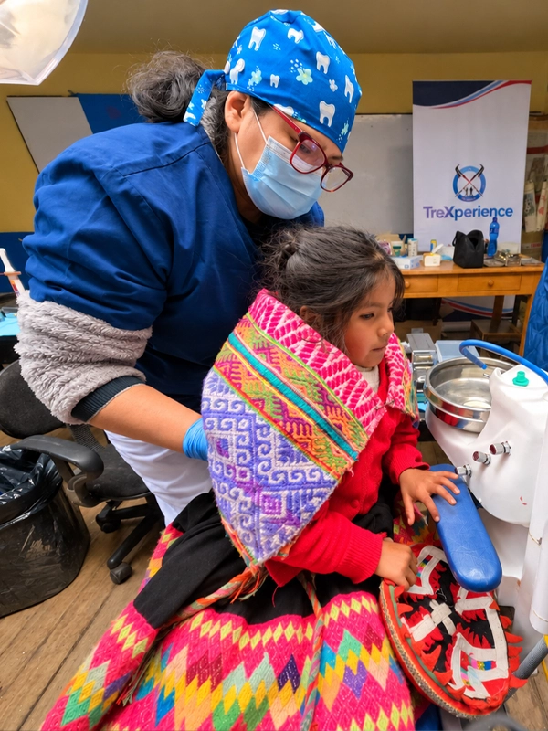 Niños de Patacancha durante la jornada de Tratamiento dental de TreXperience Niños de Patacancha durante la jornada de Tratamiento dental de TreXperience | TreXperience