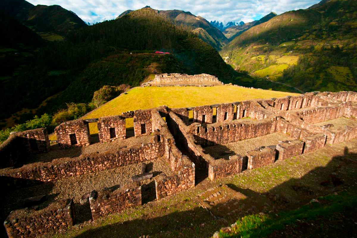 vilcabamba inca enclosures | TreXperience