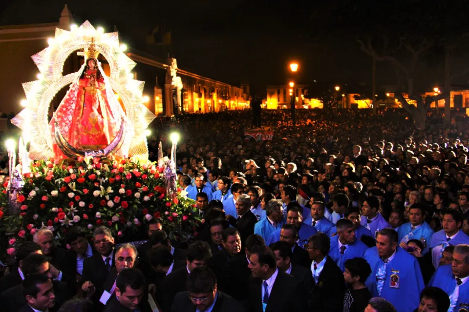 Virgin of the door | TreXperience