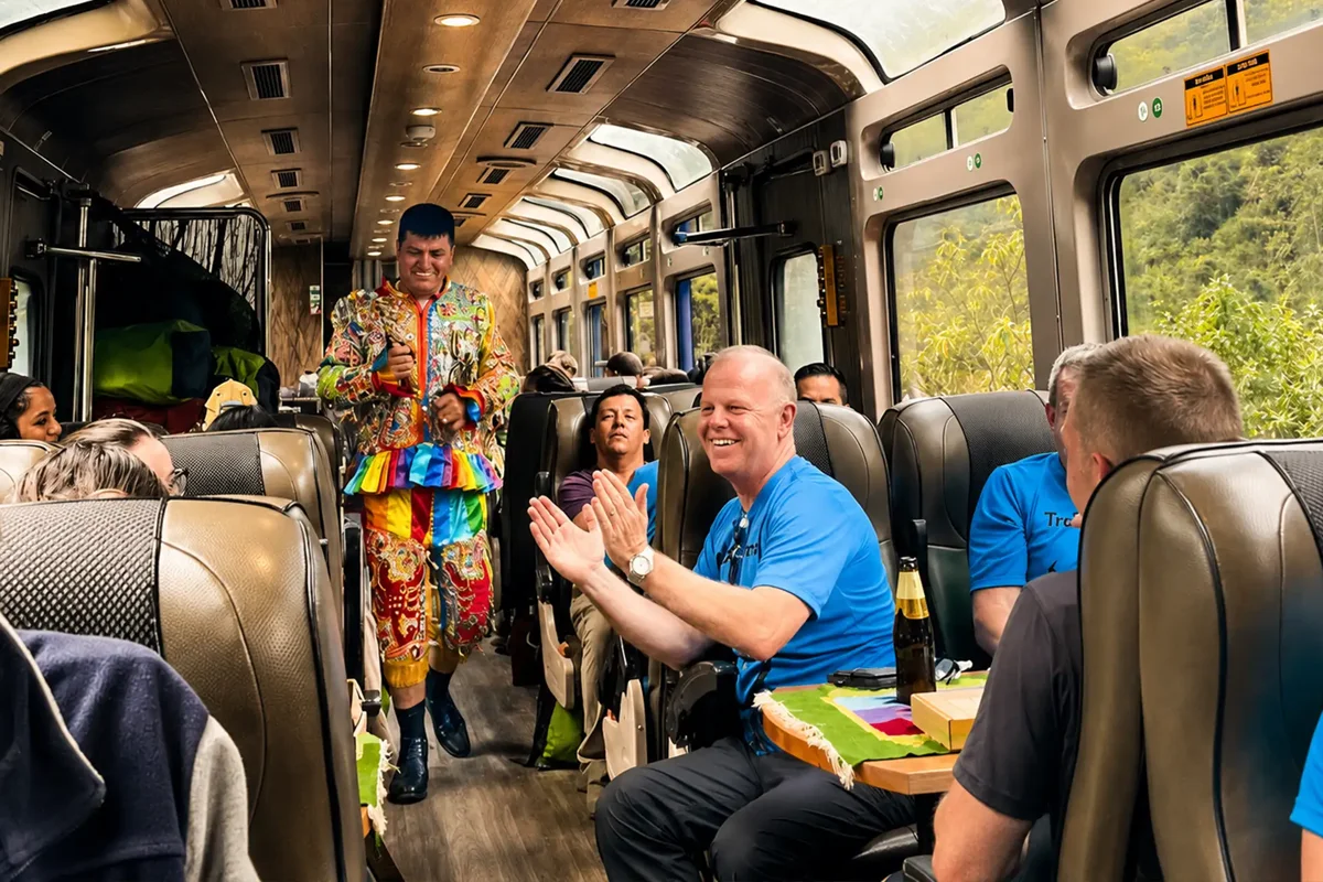 Viaje de retorno con show en tren Vistadome Viaje de retorno con show en tren Vistadome | TreXperience