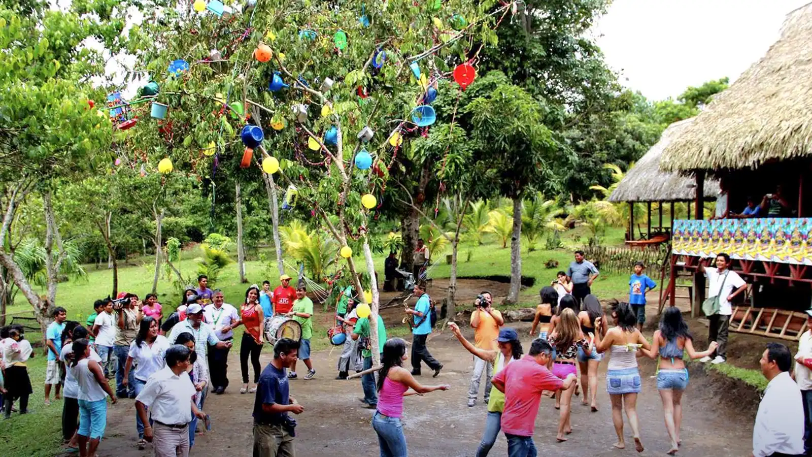 Yunza - 4 Destinos imperdibles para vivir los carnavales en Perú | TreXperience